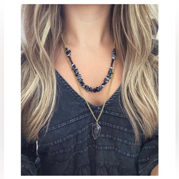 NWT Kinsley Armelle Cluster Collection Moxie Necklace Snowflake Obsidian Stone - Picture 2 of 2